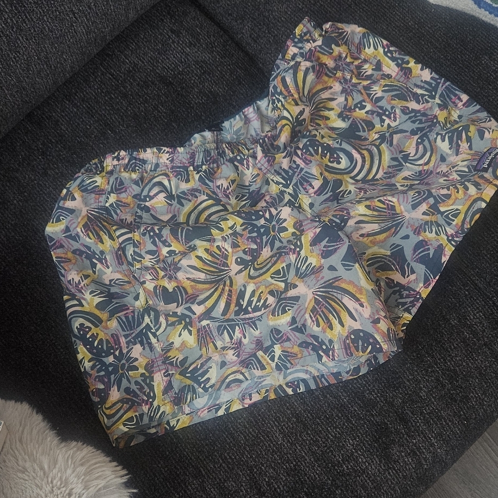 Women's Shorts - Picture 3 of 5